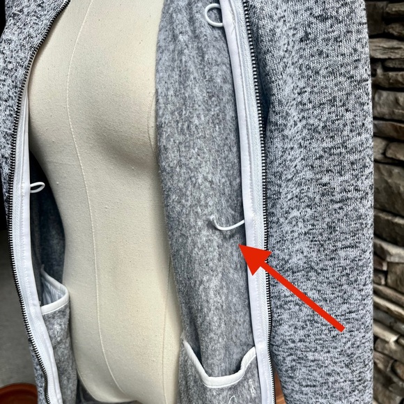 WARM, LONG LINE, HEATHER GRAY ZIP UP JACKET WITH DETACHABLE HOOD. SIZE MEDIUM - Picture 8 of 14